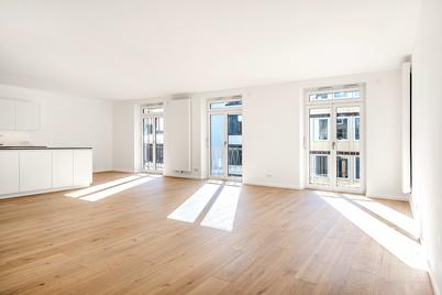 High-quality and elegantly renovated 2-room apartment in a quiet courtyard location on Promenade Square