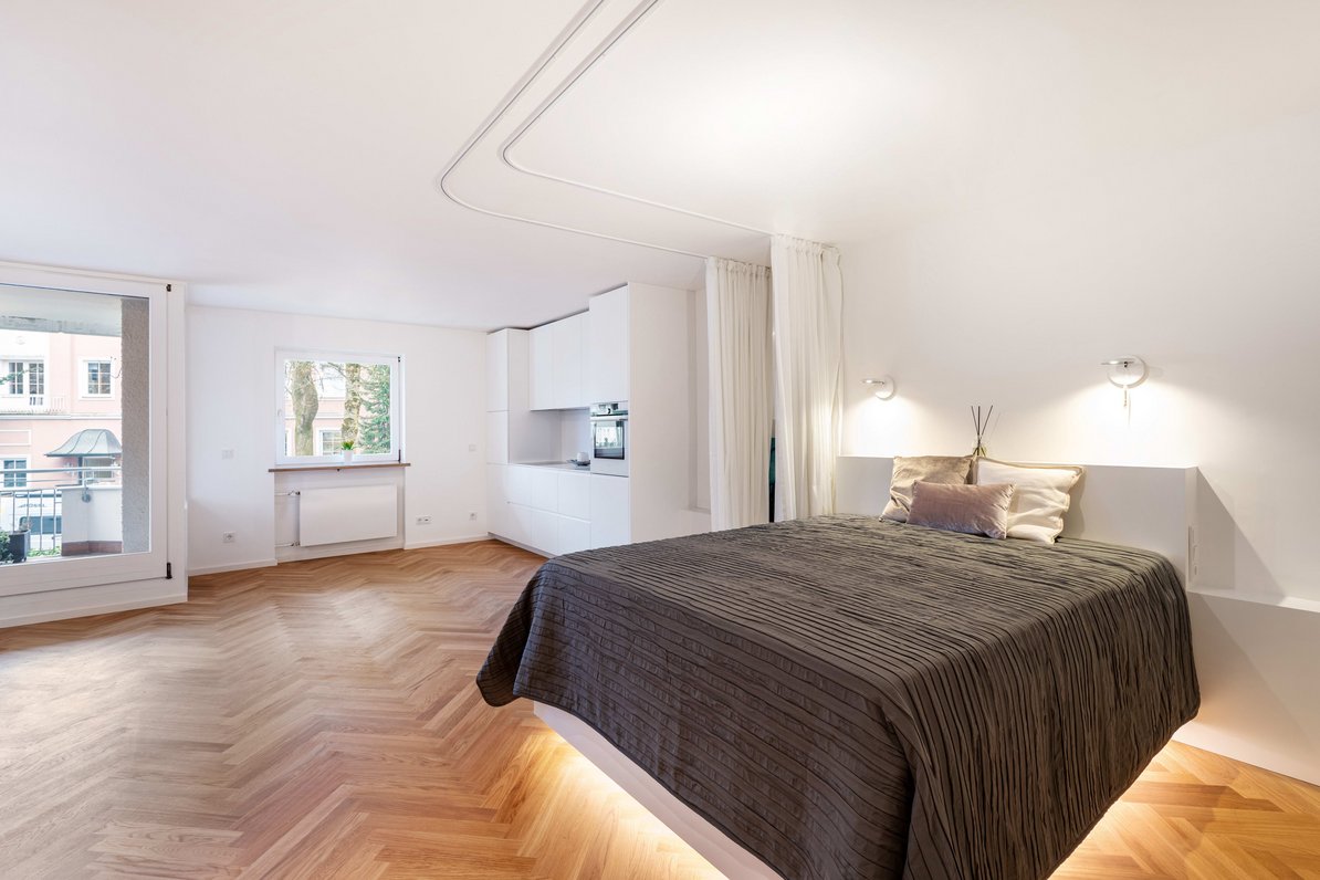 Bright dining / sleeping area