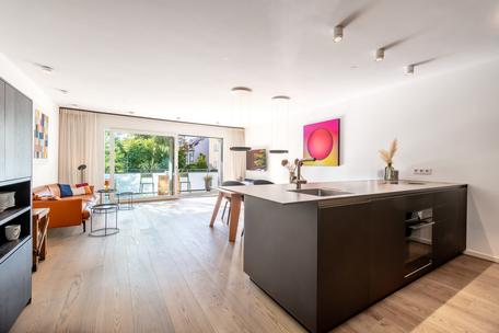 Hochwertige 4-Zimmer-Wohnung von 2019 mit stylischer Ästhetik, idealem Schnitt und West-Loggia
