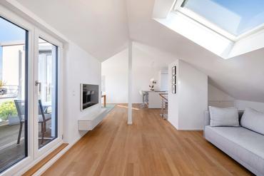 Hochwertige Dachgeschoss-Maisonette mit 4 Zimmern und Dachterrasse mit Alpenblick
