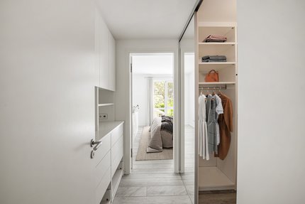 Ankleide bietet viel Platz (virtuell möbliert)