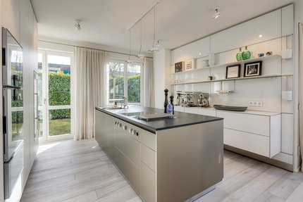 Hochwertige Einbauküche mit Markengeräten