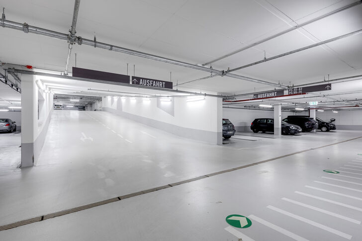 Großzügige Tiefgarage