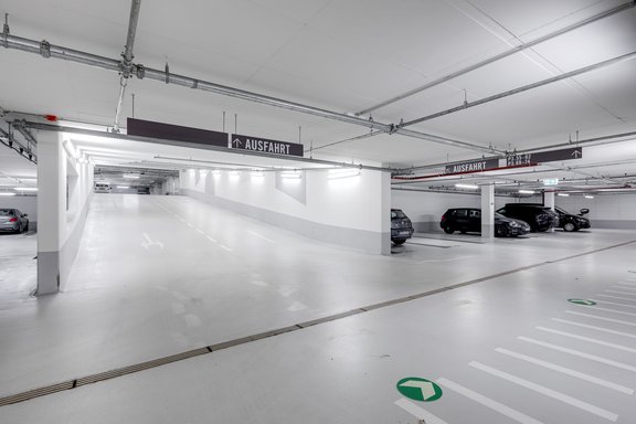 Großzügige Tiefgarage