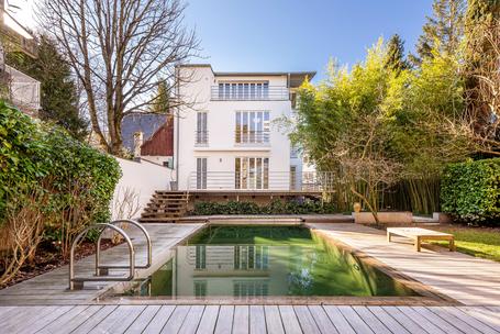 High quality house half with garden and pool