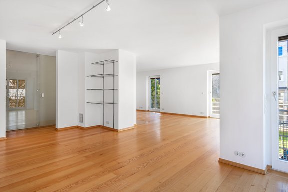 Heller Wohn-/Essbereich