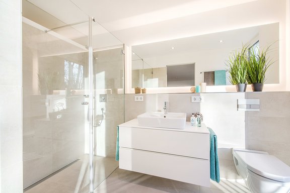 Puristisch-elegantes Masterbad