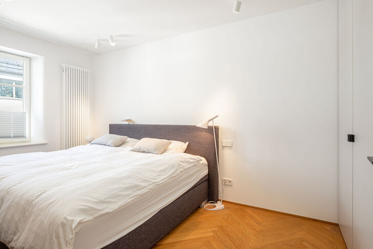 Schlafzimmer mit Einbauschrank