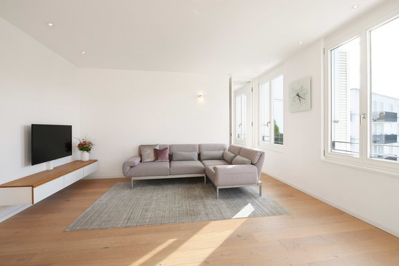 Geräumig und flexibel möblierbar zeigt sich der Wohnbereich