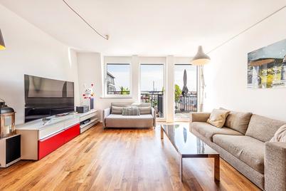 High-quality, sunny 3-room apartment with terrace, alpine view and concierge in city palace