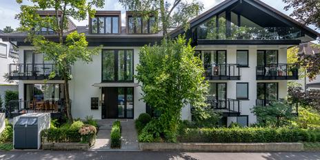 Hochwertige, stylish möblierte 2,5-Zimmer-Wohnung mit Süd-Ost-Balkon