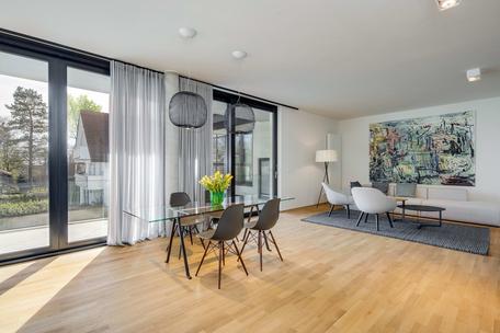 Hochwertige, stylish möblierte 2,5-Zimmer-Wohnung mit Süd-Ost-Balkon