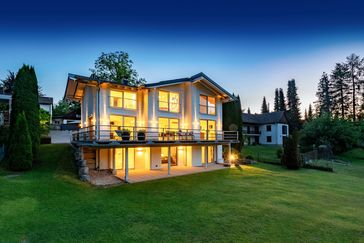 Objektvideo ansehen: Gehobenes Familiendomizil in privilegierter Lage zwischen Natur und See