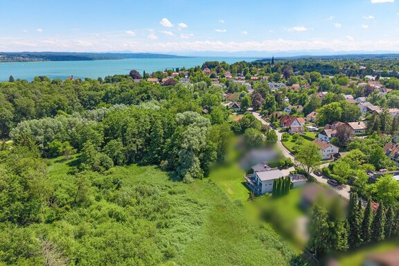 Fantastic location near the lake