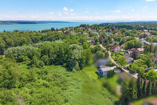 A fantastic location near the lake