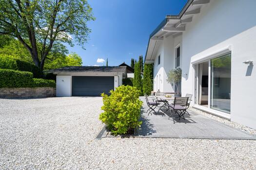 Spacious forecourt