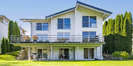 Upscale family home in a privileged location between nature and the lake