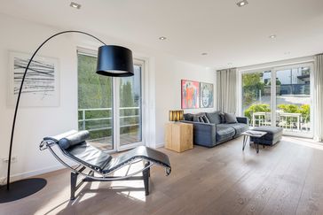 Objektvideo ansehen: Gehobenes Familiendomizil in privilegierter Lage zwischen Natur und See