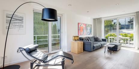 Upscale family home in a privileged location between nature and the lake