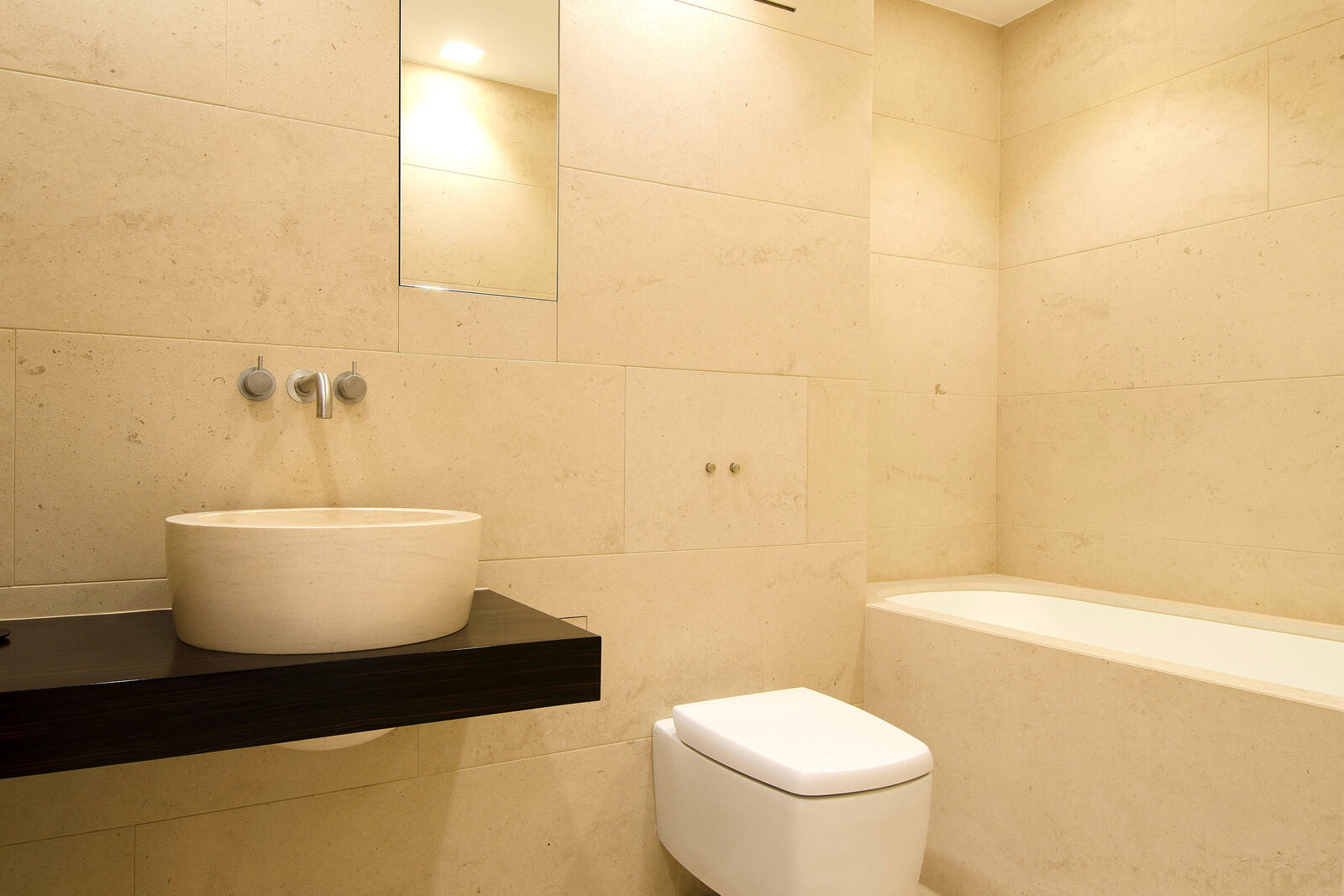 Designer-Bad mit Wanne