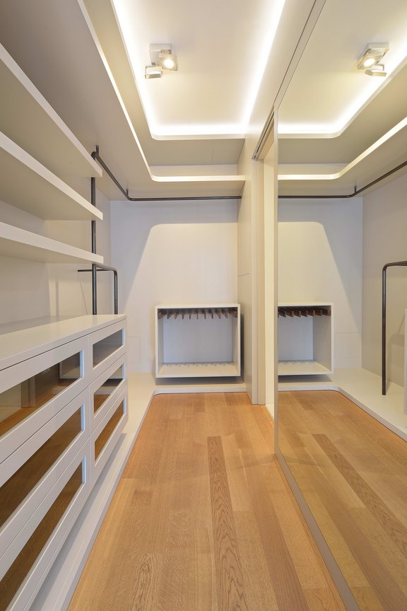 Perfekt ausgestattete Ankleide