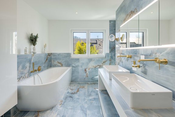 Luxurious master bath