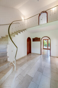 Airy entrance area