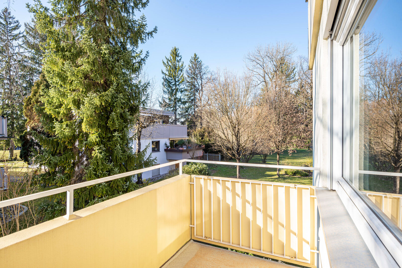 Sonniger Balkon