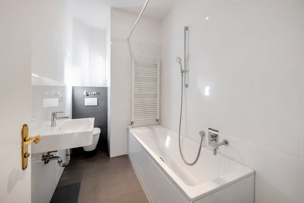 2012 erneuertes Bad mit Fenster