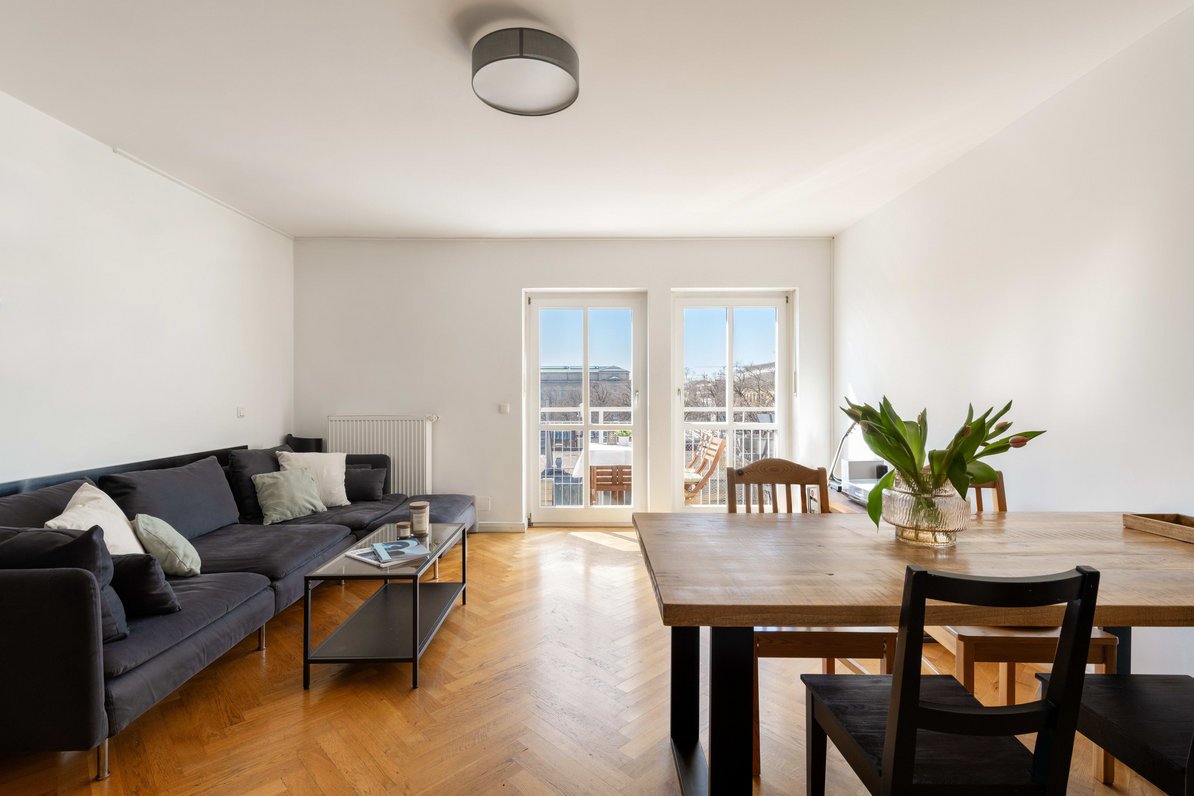 Schönes Wohn-/ Esszimmer