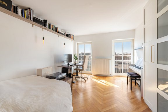 Teils bodentiefe Fenster