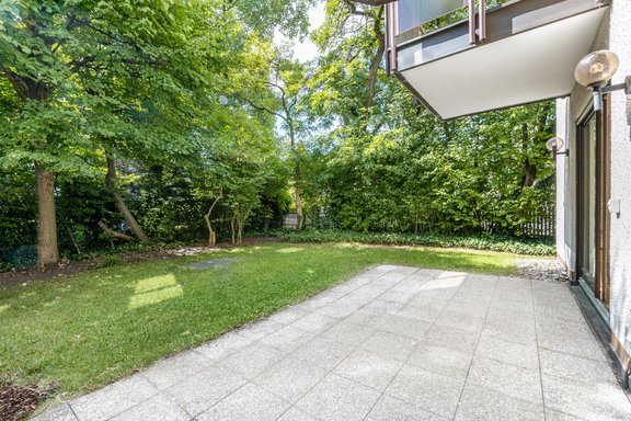 Idyllische Baumkulisse