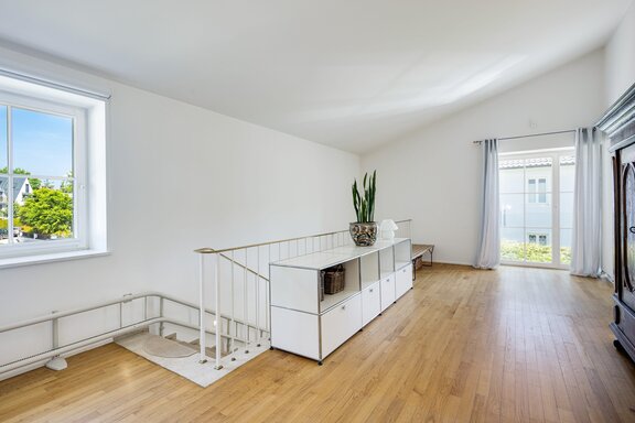 Luftiges Ambiente im Obergeschoss