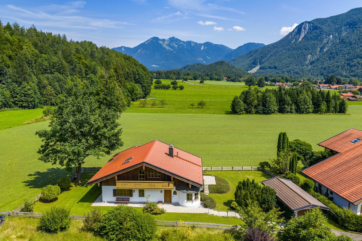 Idyllic location with views of the Alps