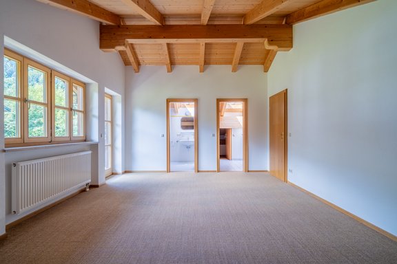 Schlafzimmer mit Balkonzugang