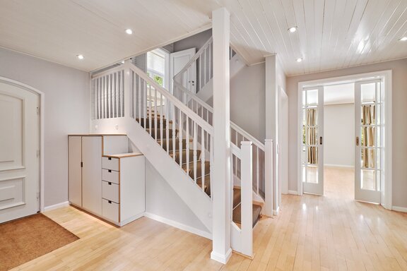 Spacious entrance area