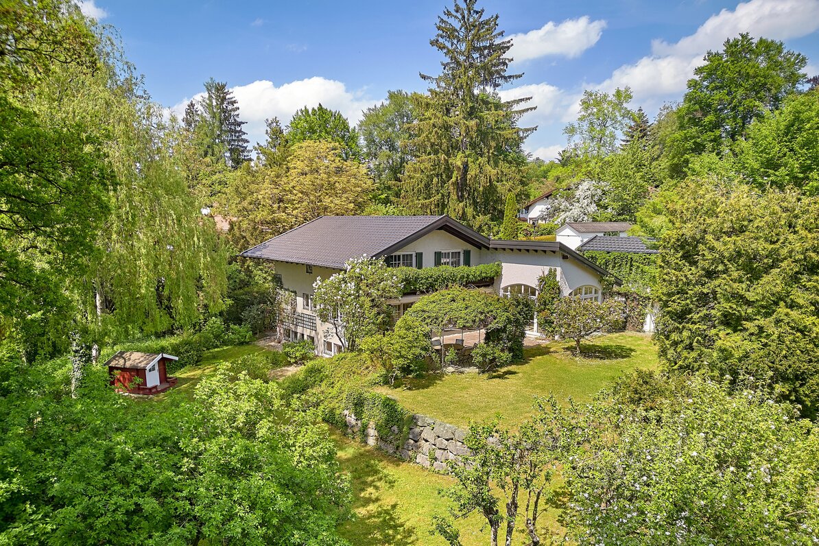 Set in an idyllic garden