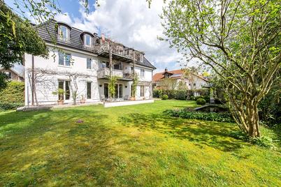 Idyllic, spacious garden apartment with house-in-house character and ideal southern orientation