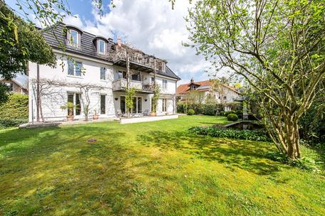 Idyllic, spacious garden apartment with house-in-house character and ideal southern orientation