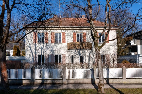 Sanierungsbedürftige Villa