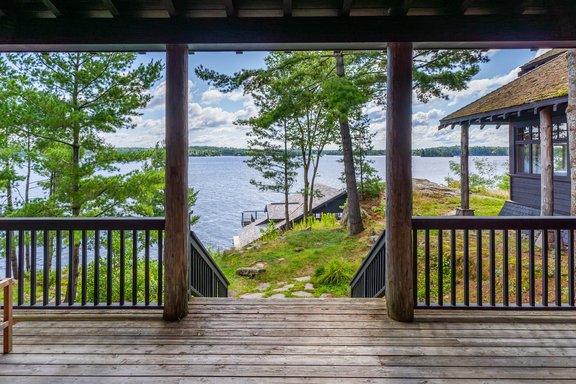 Treppe zum Bootshaus