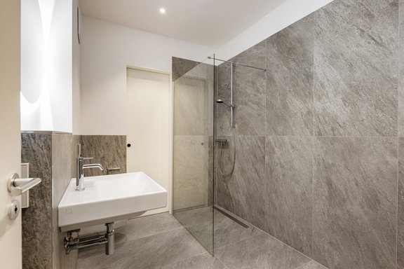 Additional shower bath