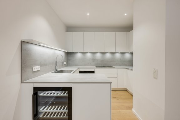 Space-efficient built-in kitchen