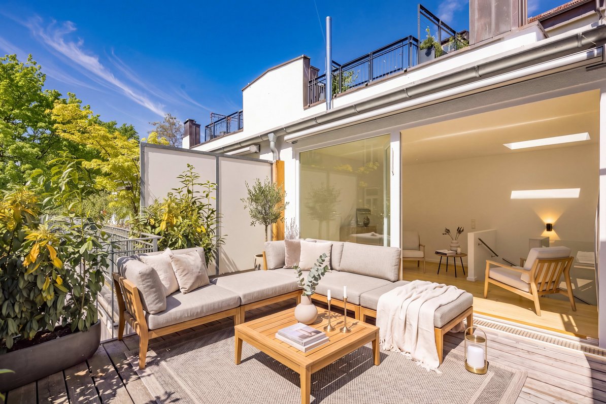 A charming outdoor retreat (virtually furnished)