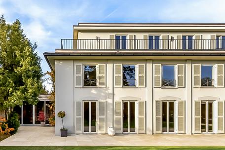 Ikonischer Chic in Gerner Toplage: Hochklassige Villa mit sechs Schlafzimmern
