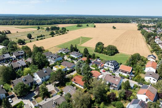 Building lot in a green setting