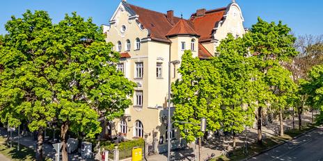 Imposantes Altbau-Juwel von 1904 mit 6 Wohnungen und Gastronomie in Gerner Toplage