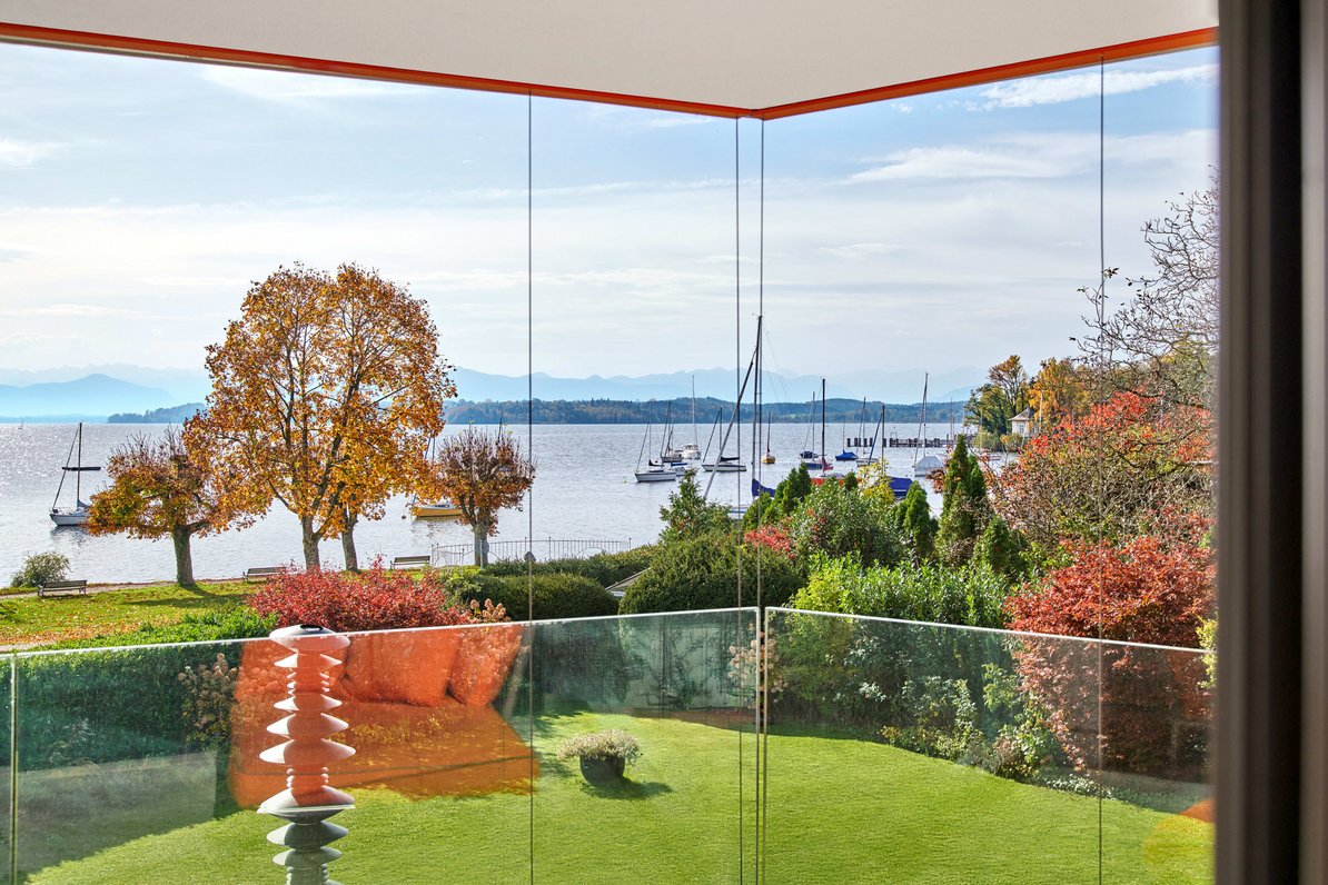 Magnificent lake and alpine views