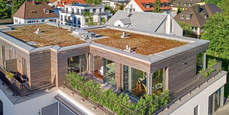 In Laufnähe zur Würm: Neuwertige 3,5-Zimmerwohnung mit Penthouse-Flair und Dachterrasse