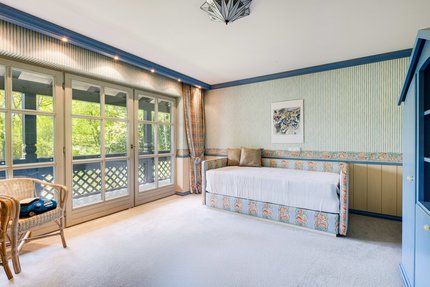 Großes Kinderzimmer mit Balkon